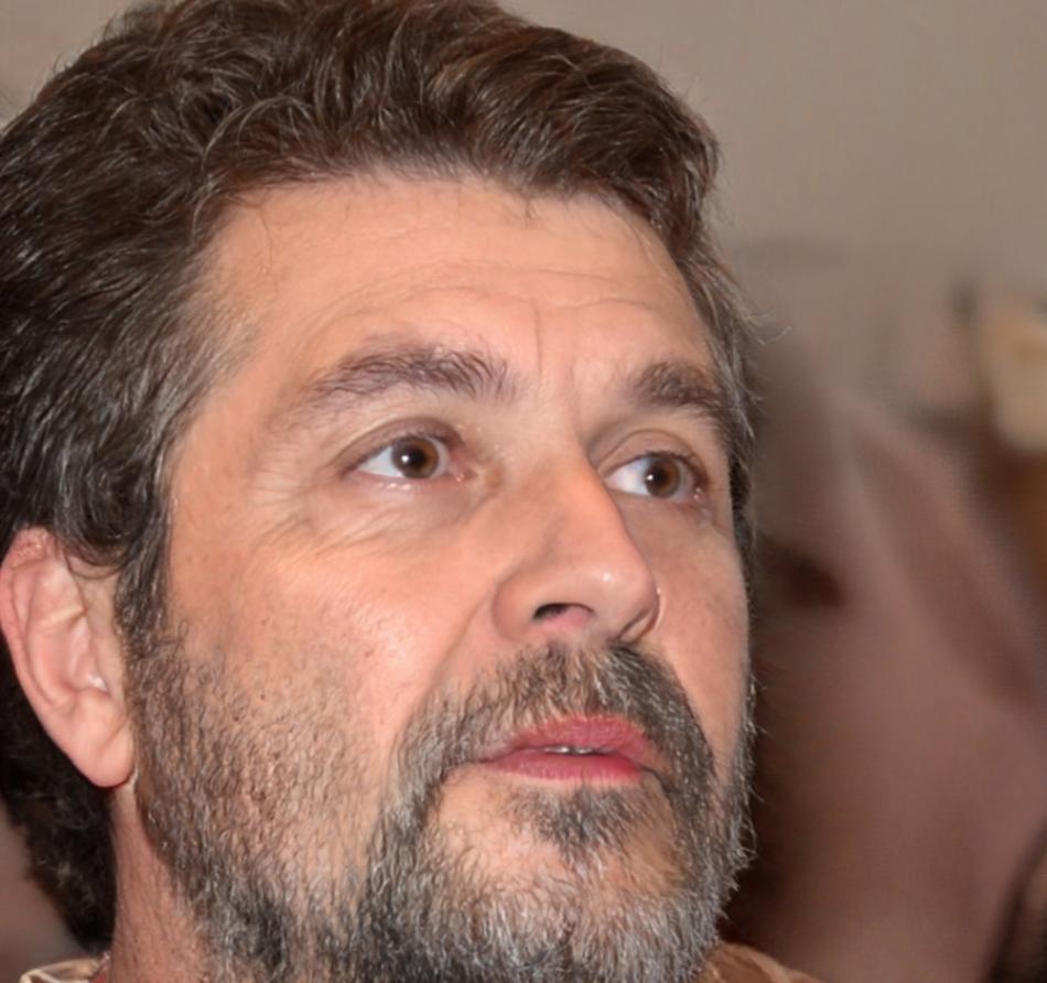 Portrait professionnel de Maxence Dubois, expert en analyse financière
